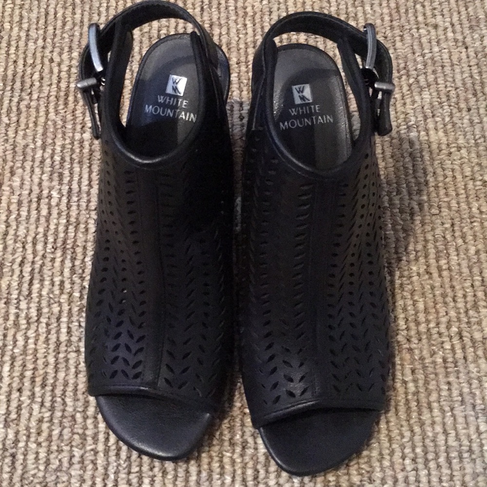 WHITE MOUNTAIN BLACK BLOCK HEEL PEEP TOE SHOES.
